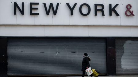 Madre de Nueva York habla después de ser arrestada por no usar mascarilla