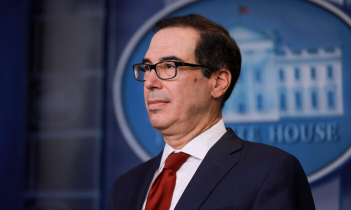 El Secretario del Tesoro Steve Mnuchin en una conferencia de prensa en la sala de reuniones de la Casa Blanca en Washington el 10 de enero de 2020. (Charlotte Cuthbertson/The Epoch Times)