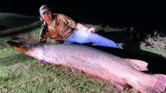 Pescador de 18 años de Texas atrapa enorme pejelagarto de 7 pies y 190 libras con su linea de pesca