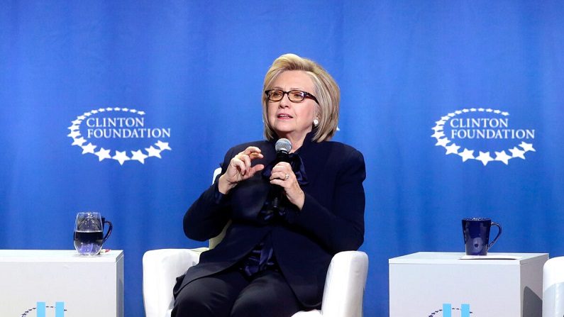 La exsecretaria de Estado Hillary Clinton una foto de archivo. (Joshua Lott/Getty Images)