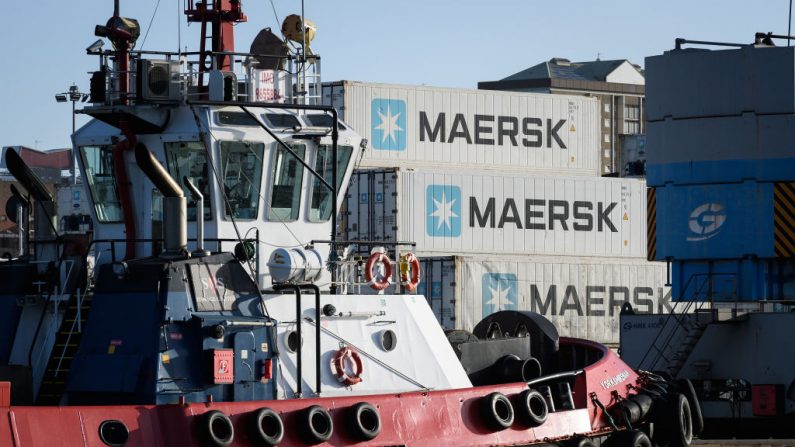 Contenedores de Maersk se ven en la zona de muelles del puerto internacional de Portsmouth el 08 de enero de 2019 en Portsmouth, Inglaterra.(Leon Neal/Getty Images)