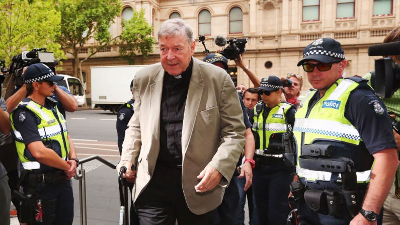 El cardenal George Pell llega al Tribunal del Condado el 26 de febrero de 2019 en Melbourne, Australia. (Michael Dodge/Getty Images)
