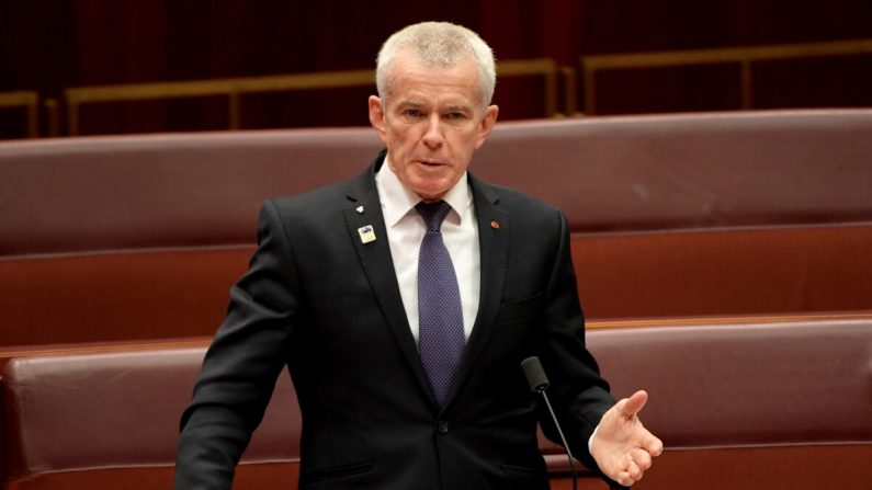 El senador Malcolm Roberts en el Senado en la Casa del Parlamento el 4 de julio de 2019, en Canberra, Australia. (Tracey Nearmy/Getty Images)