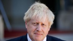 “Les debo mi vida”: Boris Johnson elogia al personal del NHS que lo atendió por el virus del PCCh
