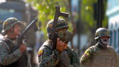 Militares de Ecuador detienen a colombianos con armas en la frontera amazónica