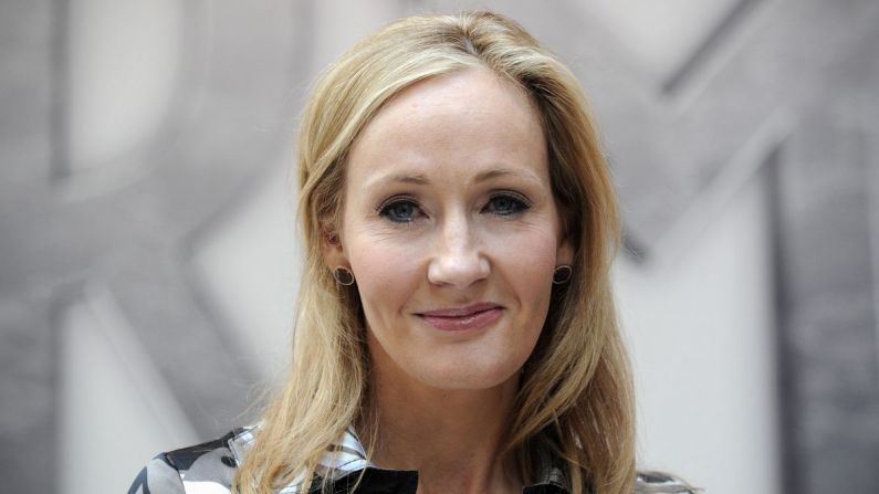 La creadora de Harry Potter, J.K. Rowling, posa en el centro de Londres, el 23 de junio de 2011. (Carl Court/AFP/Getty Images)