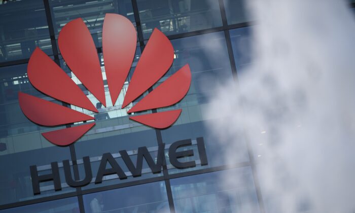 Una fotografía muestra el logo de la compañía china Huawei en su sede principal del Reino Unido en Reading, al oeste de Londres, el 28 de enero de 2020. (Daniel Leal-Olivas/AFP vía Getty Images)