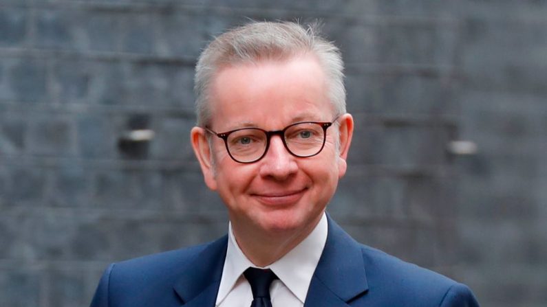 El ministro del Gabinete del Reino Unido, Michael Gove, llega al 10 de Downing Street en el centro de Londres el 13 de febrero de 2020. (TOLGA AKMEN/AFP vía Getty Images)
