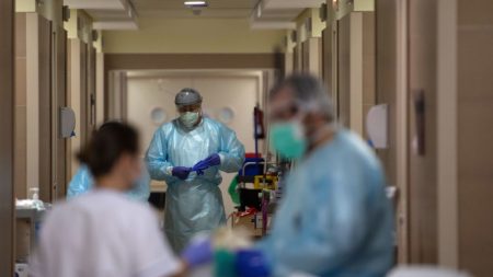 Menos muertes por el virus del PCCh en España y los curados diarios superan a los nuevos casos