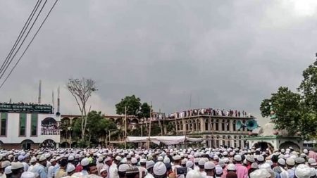 100,000 personas acuden a un funeral en Bangladesh, desafiando la orden de confinamiento