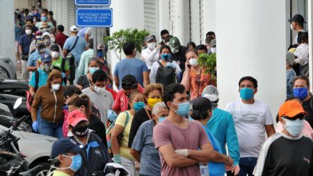 Ecuador reporta 883 muertes y 24,675 contagiados del virus del PCCh