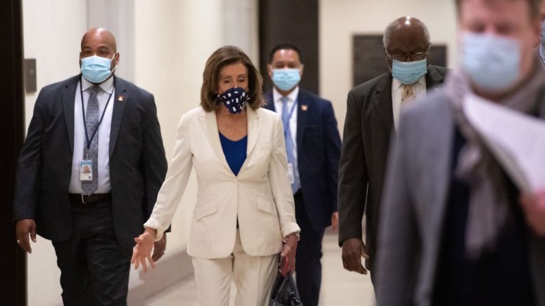 La presidenta de la Cámara de Representantes de los Estados Unidos, Nancy Pelosi, el 30 de abril de 2020 en el Capitolio. (SAUL LOEB/AFP vía Getty Images)