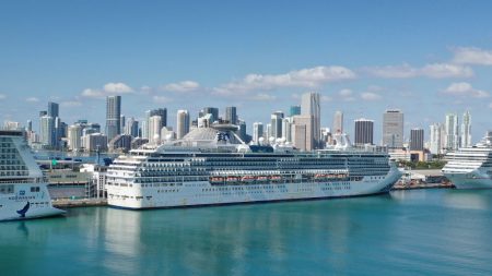 Mueren dos personas a bordo del Coral Princess rumbo al puerto de Miami
