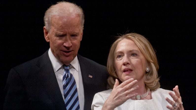 Joe Biden y Hillary Clinton en una foto de archivo del 2 de abril de 2013. (AFP/Getty Images)