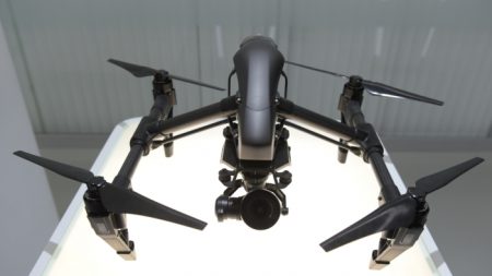 Legisladores preocupados por préstamos de drones chinos a fuerzas de seguridad durante la pandemia