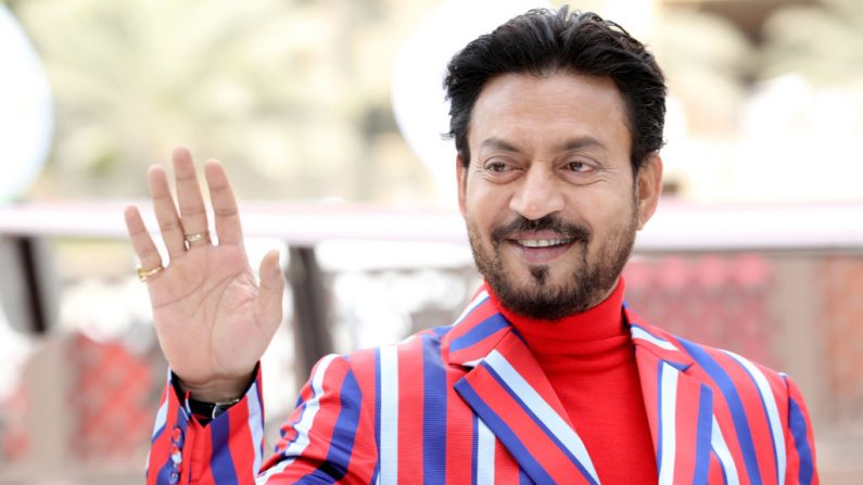 El actor indio Irrfan Khan asiste a una sesión de fotos el tercer día del 14º Festival Internacional de Cine de Dubai, celebrado en el complejo Madinat Jumeriah el 8 de diciembre de 2017 en Dubai, Emiratos Árabes Unidos. (Vittorio Zunino Celotto/Getty Images para el DIFF)