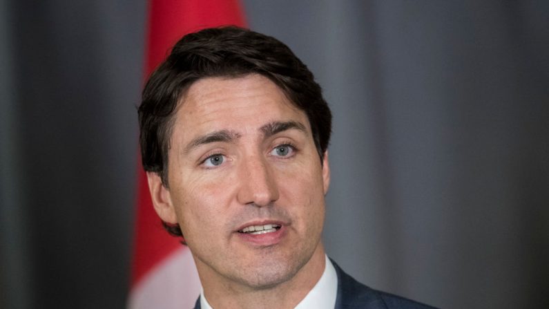 El Primer Ministro canadiense Justin Trudeau habla durante una conferencia de prensa en el Consulado General de Canadá, el 17 de mayo de 2018 en la ciudad de Nueva York (Ee.UU.). (Drew Angerer/Getty Images)