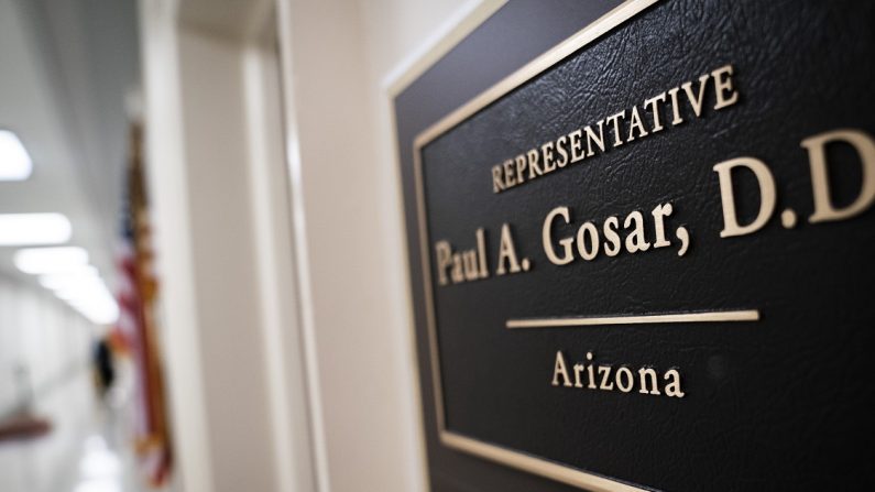 La entrada a la oficina cerrada del Representante Paul Gosar (R-Ariz.) en el Edificio de Oficinas Rayburn House en Capitol Hill en Washington el 9 de marzo de 2020. (Drew Angerer/Getty Images)