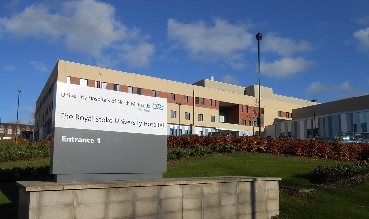 Entrada 1 del Royal Stoke University Hospital, Inglaterra, 3 de noviembre de 2014. (Flickr/Rept0n1x https://creativecommons.org/licenses/by-sa/2.0/)