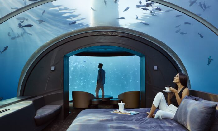 El dormitorio submarino en el Muraka, una residencia de lujo de dos niveles en la isla Conrad Rangali en las Maldivas. (Justin Nicholas)