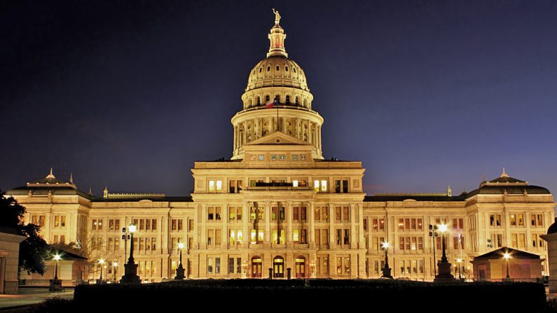 El Capitolio del Estado de Texas en la noche del 18 de diciembre de 2009. (Kumar Appaiah a través de Wikimedia Commons)
