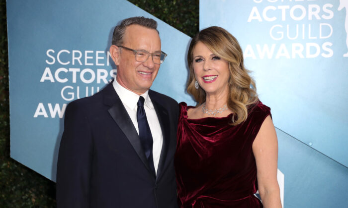 Tom Hanks (izq.) y Rita Wilson asisten a la 26ª edición de los premios anuales del Screen Actors Guild en el Auditorio Shrine de Los Ángeles, California, el 19 de enero de 2020. (Leon Bennett/Getty Images)