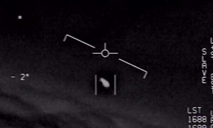 El Pentágono publica oficialmente el 27 de abril de 2020 tres vídeos de "fenómenos aéreos inexplicables" que habían sido publicados anteriormente por una empresa privada. (Departamento de Defensa)