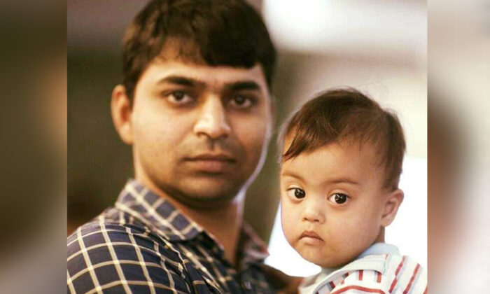 Aditya y el pequeño Avnish. (Foto cortesía de Aditya Tiwari)