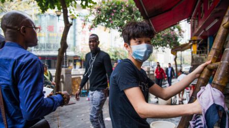 Discriminación a africanos en China durante la pandemia tensiona las relaciones sino-africanas