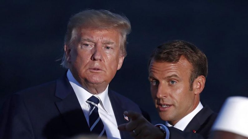 Fotografía tomada el pasado 25 de agosto en la que se registró el encuentro del presidente de Estados Unidos, Donald Trump (i), y de su homólogo francés, Emmanuel Macron (d), en Biarritz (Francia). (Francia) EFE/Ian Langsdon/Archivo
