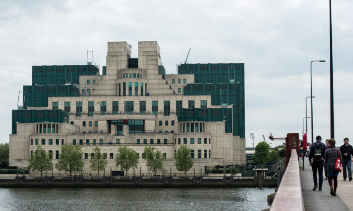 El edificio del MI6 en Vauxhall es la sede del Servicio Secreto de Inteligencia Británico (SIS) en Londres, Inglaterra. (Chris Ratcliffe/Getty Images)