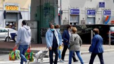 Italia: Aíslan un pueblo napolitano que celebró un funeral con cientos de personas