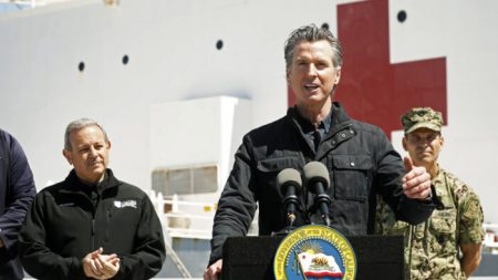 Memo dice que Newsom ordenará cerrar todas las playas y parques de California