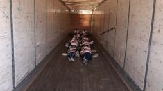 Texas: Agentes descubren a 28 inmigrantes ilegales dentro de un trailer, en medio del virus del PCCh