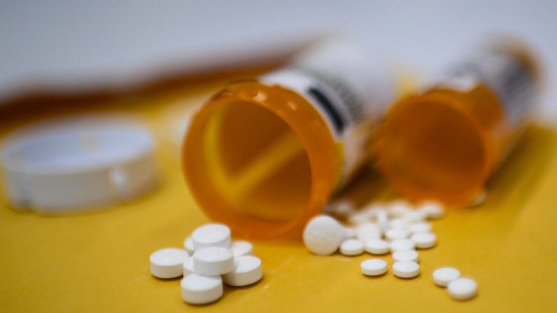Una imagen ilustrativa muestra tabletas del analgésico opioide Oxycodon, un medicamento de venta con receta. (Eric Baradat//AFP vía Getty Images)