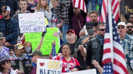 Protestas contra el cierre se extienden por todo Estados Unidos