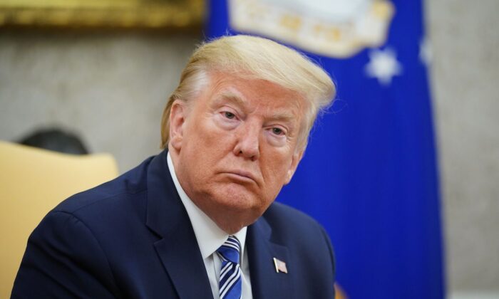 El presidente Donald Trump en la Oficina Oval de la Casa Blanca en Washington el 28 de abril de 2020. (Mandel Ngan/AFP a través de Getty Images)