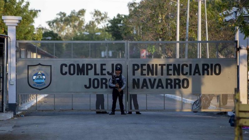 Los presos políticos y una cantidad no determinada de reos comunes tienen síntomas similares a los de COVID-19 en "La Modelo", según denunció un grupo de familiares de opositores detenidos. EFE/Jorge Torres/Archivo
