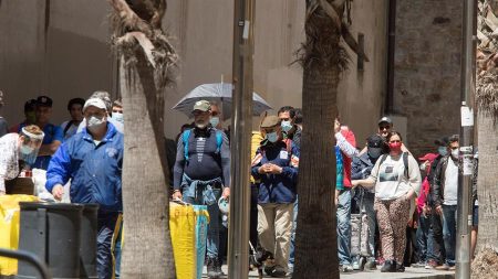 Las colas del hambre se extienden en España