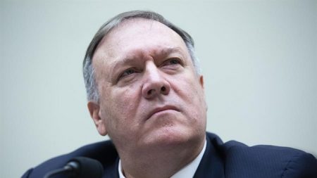 Secretario Pompeo advierte a China que debe respetar la prensa libre en Hong Kong