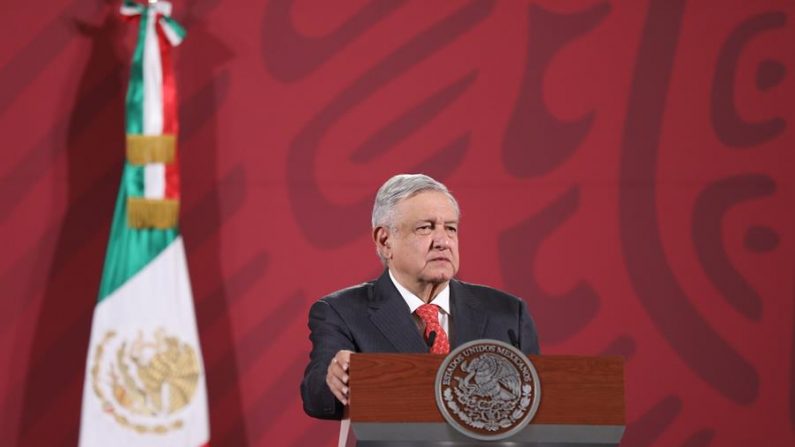 El presidente de México, Andrés Manuel López Obrador, ofrece una rueda de prensa matutina en el Palacio Nacional de Ciudad de México (México). EFE/ Sáshenka Gutiérrez/Archivo