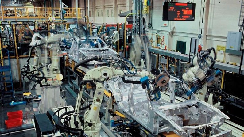 Los tres principales fabricantes de automóviles de Estados Unidos, General Motors (GM), Ford y Fiat Chrysler (FCA), empezaron el 18 de mayo de 2020 a reanudar la producción de vehículos con la vuelta a sus puestos de trabajo de miles de personas en los estados de Michigan y Ohio. EFE/Archivo
