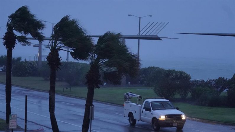 En el pronóstico que actualiza el del 25 de marzo se agregan dos posibles tormentas tropicales para dejar un rango de 14 a 20, de las cuales entre 7 y 11 llegarán a ser huracanes, también dos más. EFE/Darren Abate/Archivo
