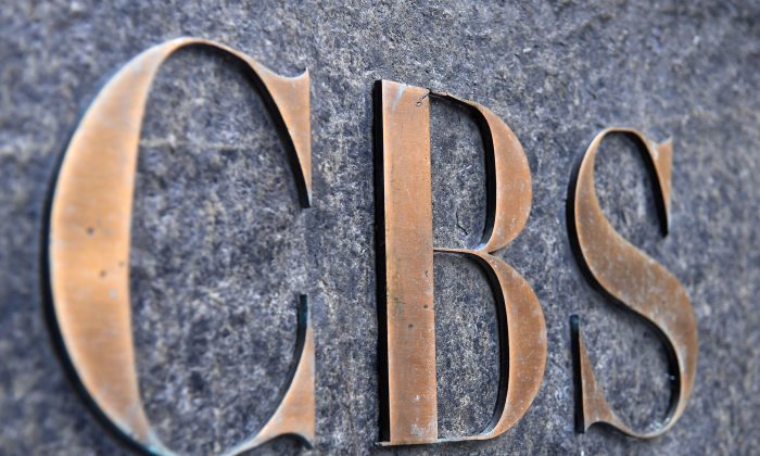El logo de CBS en el edificio de CBS en Nueva York el 6 de agosto de 2018. (Angela Weiss/AFP/Getty Images)
