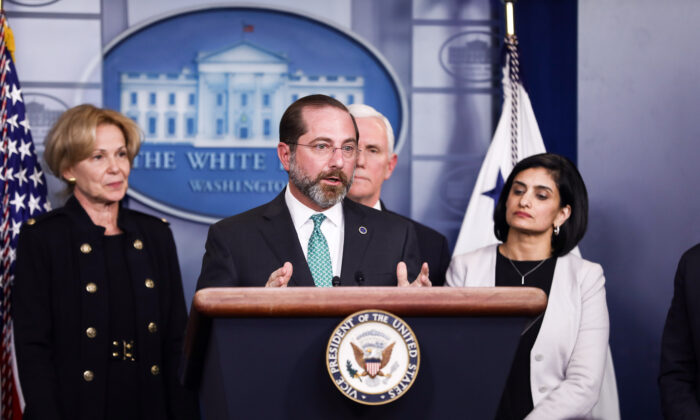 El Secretario de Salud y Servicios Humanos, Alex Azar, habla sobre el virus del PCCh en la Casa Blanca, el 2 de marzo de 2020. (Charlotte Cuthbertson/The Epoch Times)
 

