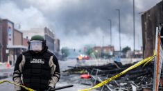 Policía: Víctima se enfrentó a manifestantes con machete para ‘supuestamente proteger su vecindario’