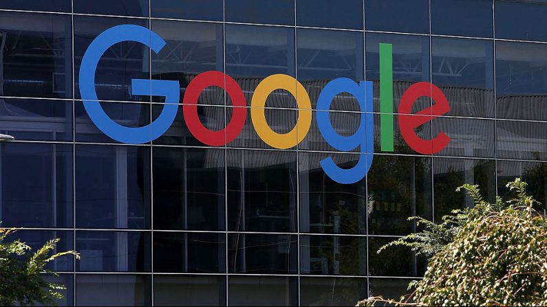 El logo de Google se muestra en la sede de Google el 2 de septiembre de 2015 en Mountain View, California (EE.UU.). (Justin Sullivan/Getty Images)