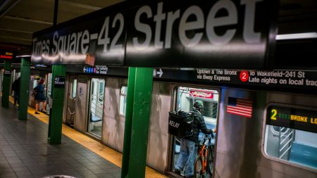 El metro de Nueva York aumenta un 50 % sus pasajeros respecto al mes pasado