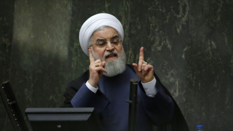 El líder de Irán Hasan Rohaní habla en el Parlamento iraní en la capital Teherán, el 28 de agosto de 2018. (ATTA KENARE/AFP vía Getty Images)