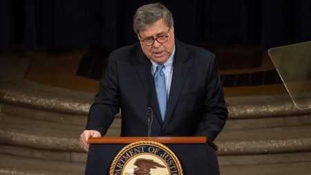 Barr: Fuerzas del orden e inteligencia impulsaron narrativa de colusión «infundada» contra Trump